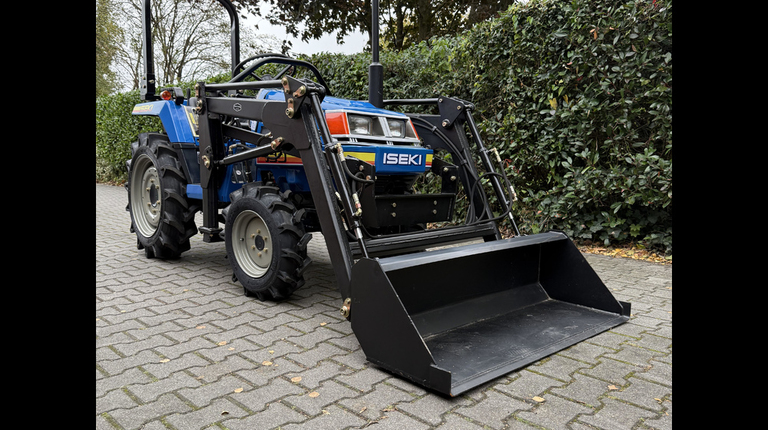 Iseki TU160 mit Frontlader ab 125 € pro Monat.